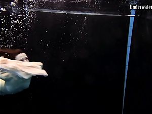 2 girls swim and get nude super-sexy